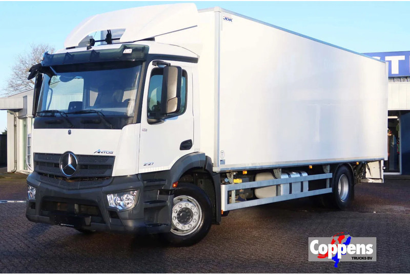 Mercedes-Benz Antos 2127 L Bak+Klep Dhollandia 2.000 kg, Geisoleerd dak - Box truck: picture 1 Mercedes-Benz Antos 2127 L Bak+Klep Dhollandia 2.000 kg, Geisoleerd dak - Box truck: picture 1