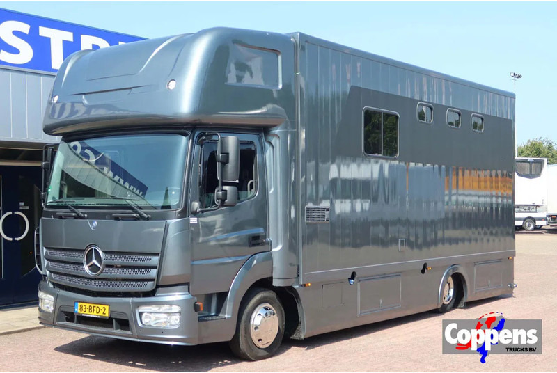 Mercedes-Benz Atego 816 L 3 Paarden/4 Ponies Nieuwe APK + nieuwe accu. - Horse truck: picture 1 Mercedes-Benz Atego 816 L 3 Paarden/4 Ponies Nieuwe APK + nieuwe accu. - Horse truck: picture 1