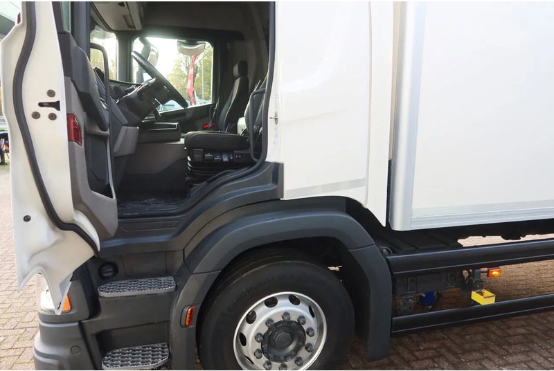 Box truck Scania P280 4x2 Bak + Dhollandia Klep 2000 KG: picture 12 Box truck Scania P280 4x2 Bak + Dhollandia Klep 2000 KG: picture 12