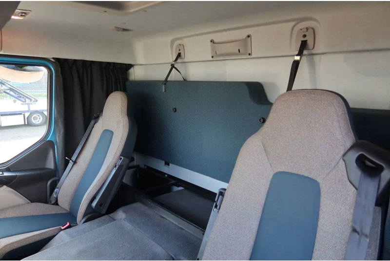 Volvo FE 250 Bakwagen + Dhollandia klep 2500 KG. 49.000 KM!! - Box truck: picture 5 Volvo FE 250 Bakwagen + Dhollandia klep 2500 KG. 49.000 KM!! - Box truck: picture 5