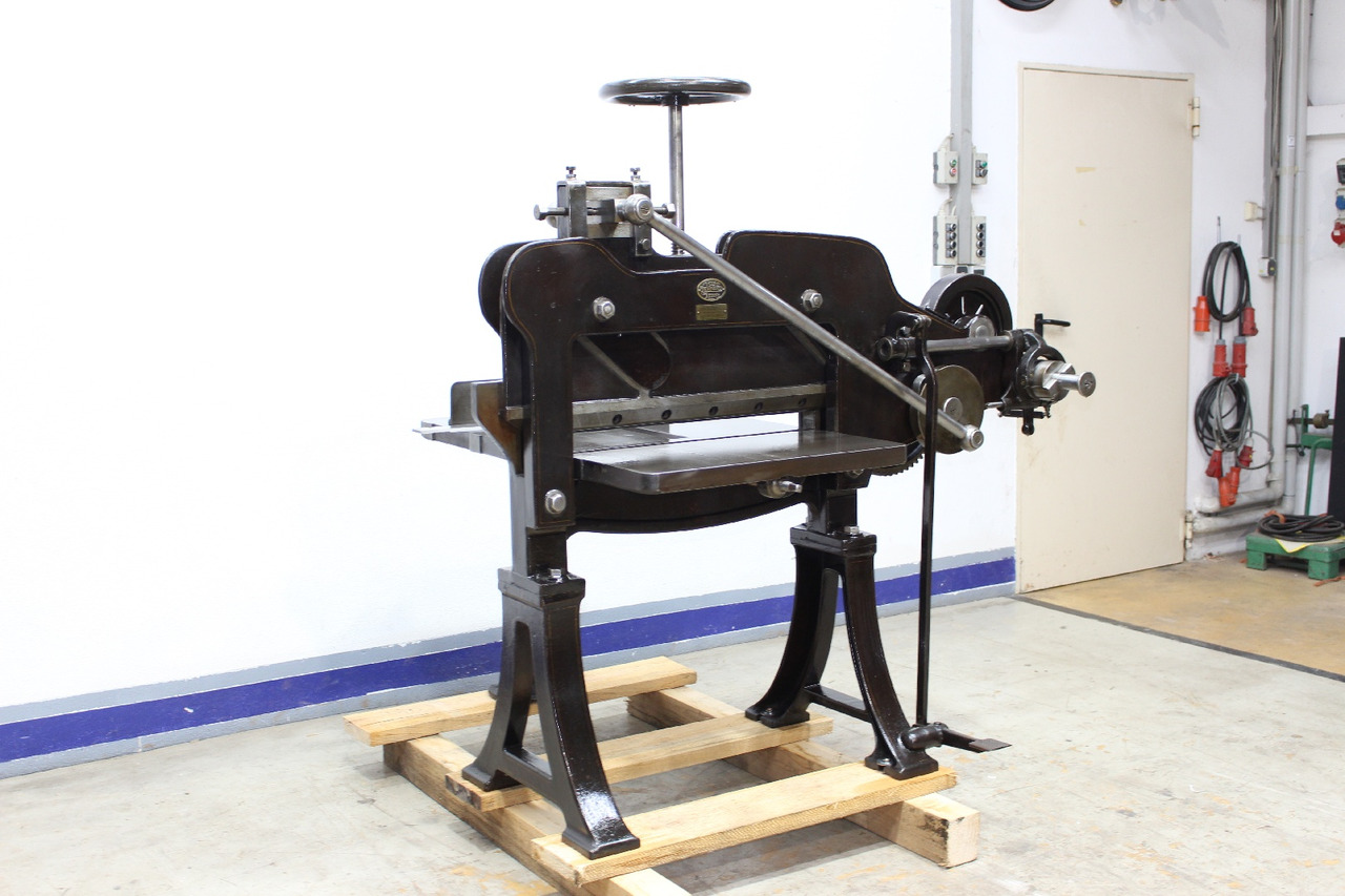 Mansfeld SM - Paper cutting machine: picture 2 Mansfeld SM - Paper cutting machine: picture 2