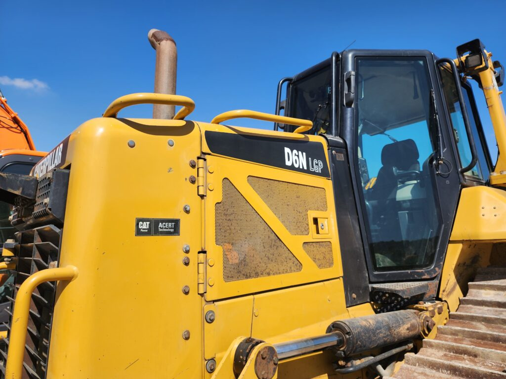 CAT D6N LGP - Bulldozer: picture 3 CAT D6N LGP - Bulldozer: picture 3