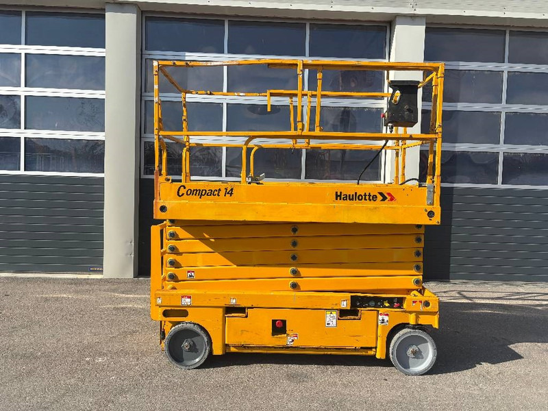 Haulotte Compact 14 - 13,80m Scherenarbeitsbühne *Akkus NEU - Scissor lift: picture 2 Haulotte Compact 14 - 13,80m Scherenarbeitsbühne *Akkus NEU - Scissor lift: picture 2