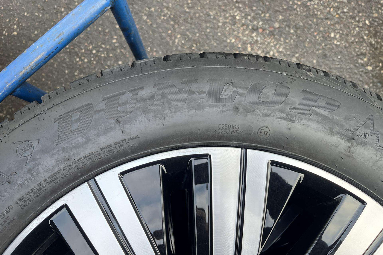 Volkswagen Toureg - Wheel and tire package for Car: picture 5 Volkswagen Toureg - Wheel and tire package for Car: picture 5