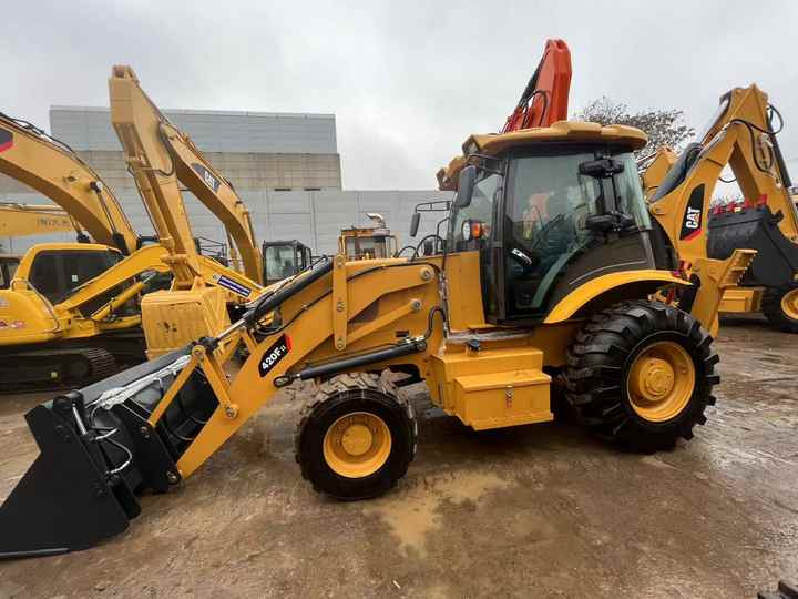 Backhoe loader CAT 420F loader used cheap CAT 420F loader and digger in good running condition on sale - Backhoe loader: picture 2 Backhoe loader CAT 420F loader used cheap CAT 420F loader and digger in good running condition on sale - Backhoe loader: picture 2