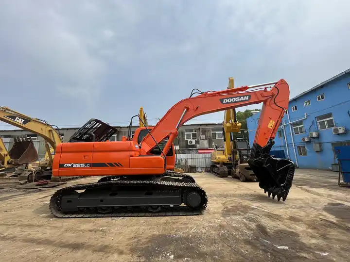 Best Selling DOOSAN excavator machine construction used machinery equipment dx225 used excavators in stock - Excavator: picture 2 Best Selling DOOSAN excavator machine construction used machinery equipment dx225 used excavators in stock - Excavator: picture 2
