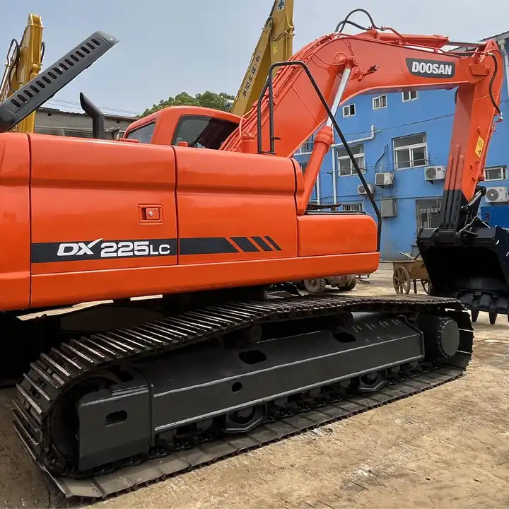 Cheap Used Korea Brand Doosan DX225LC 20 ton Excavator - Crawler excavator: picture 1 Cheap Used Korea Brand Doosan DX225LC 20 ton Excavator - Crawler excavator: picture 1