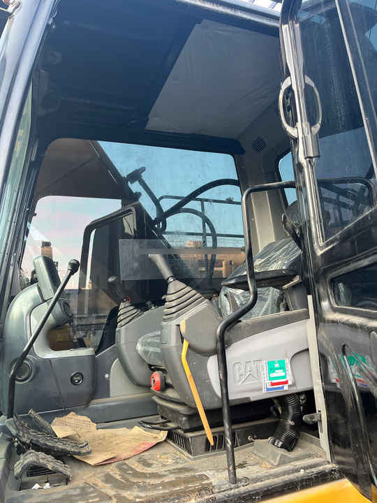 Good condition japan original low hour used hydraulic crawler cat 320 excavator cat 320d cat320d2 excavator in stock for sale - Crawler excavator: picture 3 Good condition japan original low hour used hydraulic crawler cat 320 excavator cat 320d cat320d2 excavator in stock for sale - Crawler excavator: picture 3