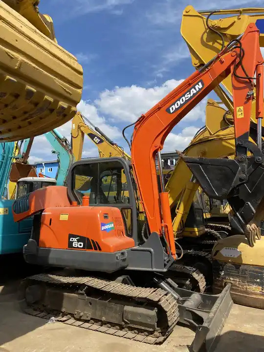High Quality Hot Sale Used 6t Mini Excavator Original Korea Doosan Used Excavators Doosan Dx60 With Good Performance - Crawler excavator: picture 5 High Quality Hot Sale Used 6t Mini Excavator Original Korea Doosan Used Excavators Doosan Dx60 With Good Performance - Crawler excavator: picture 5