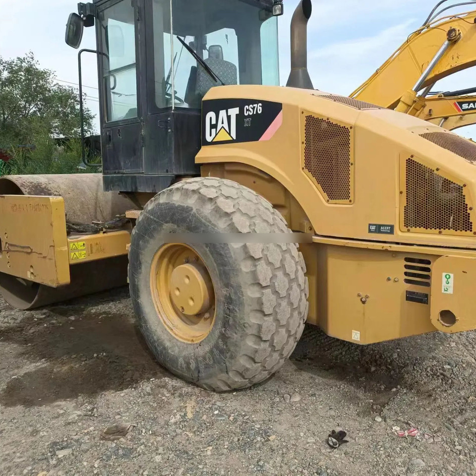 Used CAT CS76XT for sale Second hand caterpillar roller in good condition high brand quality, affordable and in stock - Compactor: picture 1 Used CAT CS76XT for sale Second hand caterpillar roller in good condition high brand quality, affordable and in stock - Compactor: picture 1