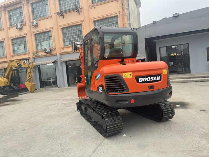 Used Excavator Doosan Dx60 Excavators Earth-moving Machinery Doosan Dx60 Dx80 Dx75 Dx225 Dh55 Dx60-9c for Sale - Crawler excavator: picture 2 Used Excavator Doosan Dx60 Excavators Earth-moving Machinery Doosan Dx60 Dx80 Dx75 Dx225 Dh55 Dx60-9c for Sale - Crawler excavator: picture 2