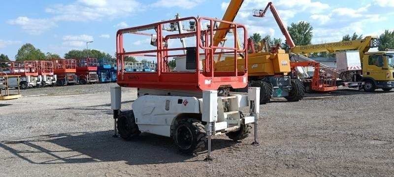 Haulotte Compact 10 DX - 4x4 - 10m - diesel - Scissor lift: picture 1 Haulotte Compact 10 DX - 4x4 - 10m - diesel - Scissor lift: picture 1
