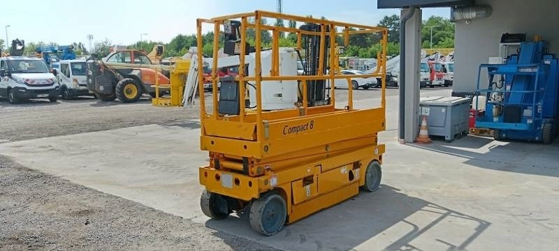 Haulotte Compact 8 - 8m, electric - Scissor lift: picture 2 Haulotte Compact 8 - 8m, electric - Scissor lift: picture 2