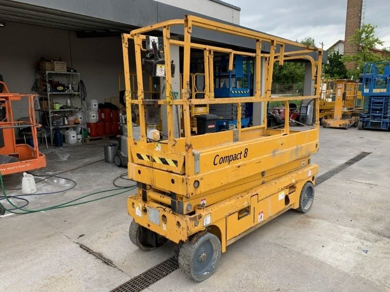 Haulotte Compact 8 - Scissor lift: picture 2 Haulotte Compact 8 - Scissor lift: picture 2
