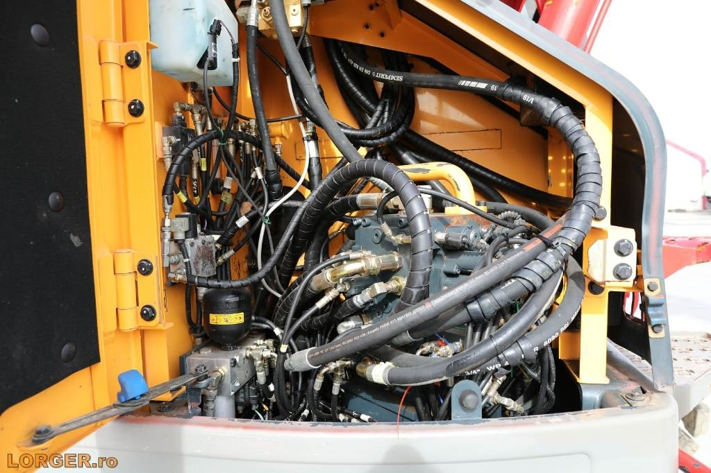 Crawler excavator Hyundai Robex 145 LCR: picture 9