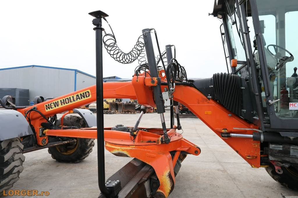 New Holland F 156.6 A with 3D GPS System - Grader: picture 5 New Holland F 156.6 A with 3D GPS System - Grader: picture 5