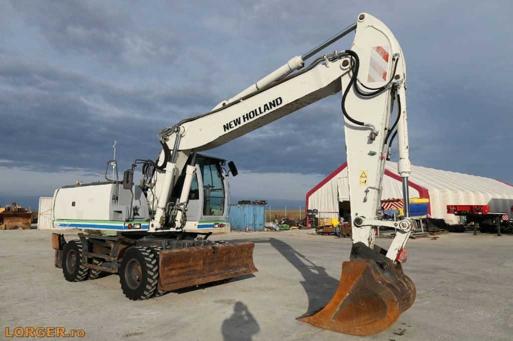 New Holland MH 6.6 + Sandvic Hammer - Wheel excavator: picture 5 New Holland MH 6.6 + Sandvic Hammer - Wheel excavator: picture 5