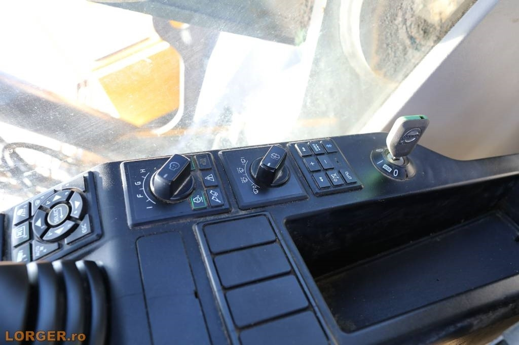 Crawler excavator Volvo EC 300 EL: picture 17