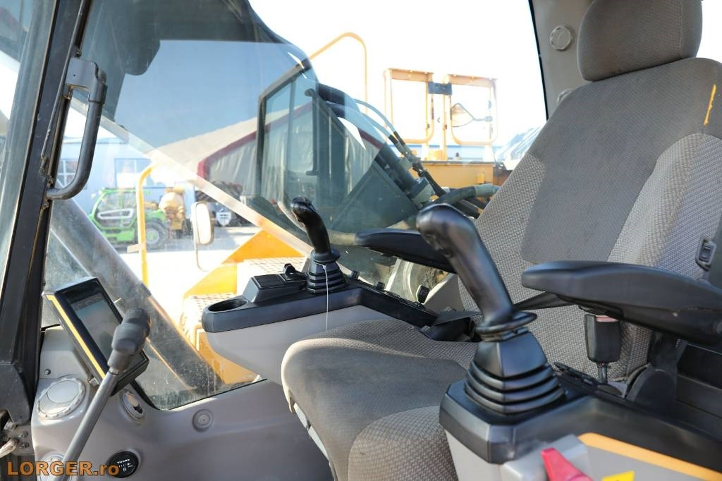 Crawler excavator Volvo EC 300 EL: picture 13