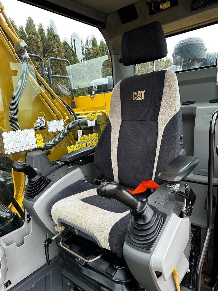 Crawler excavator CAT 320 EL: picture 21