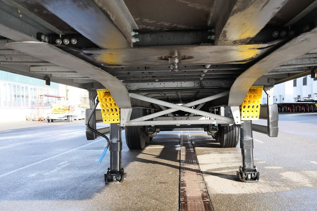 Closed box semi-trailer Schmitz Cargobull SKO 24/ 3 x ZURRLEISTE / LED/ LIFT 39 tsd km: picture 14