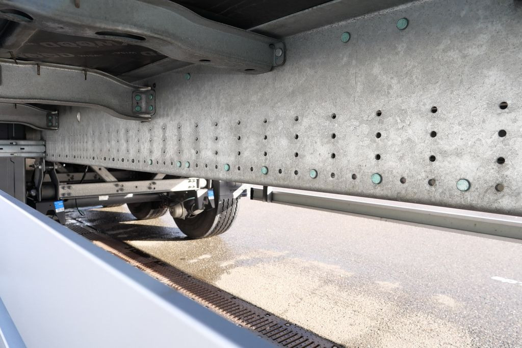 Closed box semi-trailer Schmitz Cargobull SKO 24/ 3 x ZURRLEISTE / LED/ LIFT 39 tsd km: picture 17