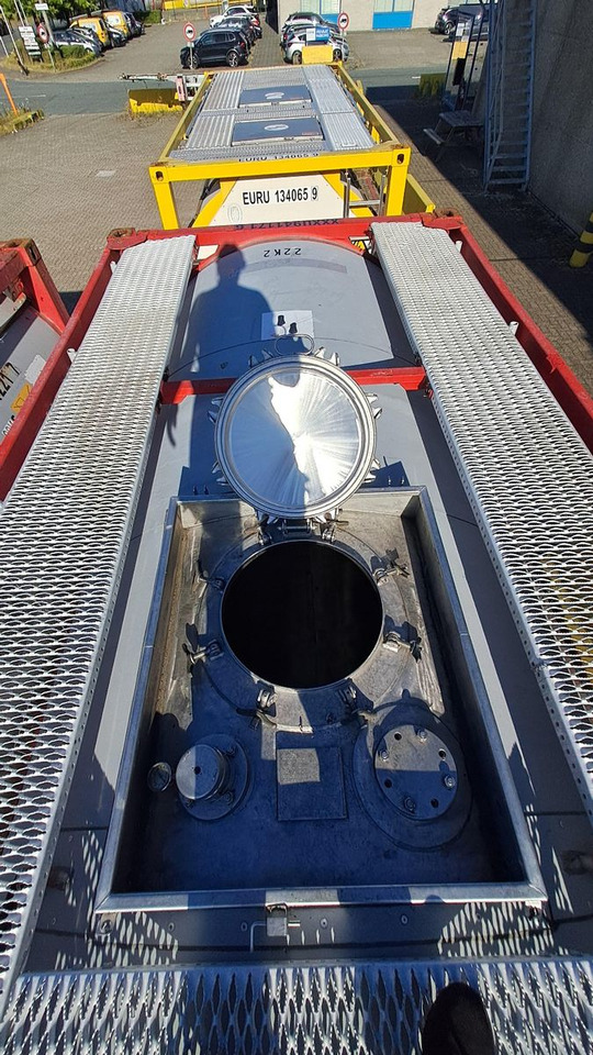 24.000 Liter V4A Vollrahmen 2 xLaufsteg - Tank semi-trailer: picture 4 24.000 Liter V4A Vollrahmen 2 xLaufsteg - Tank semi-trailer: picture 4