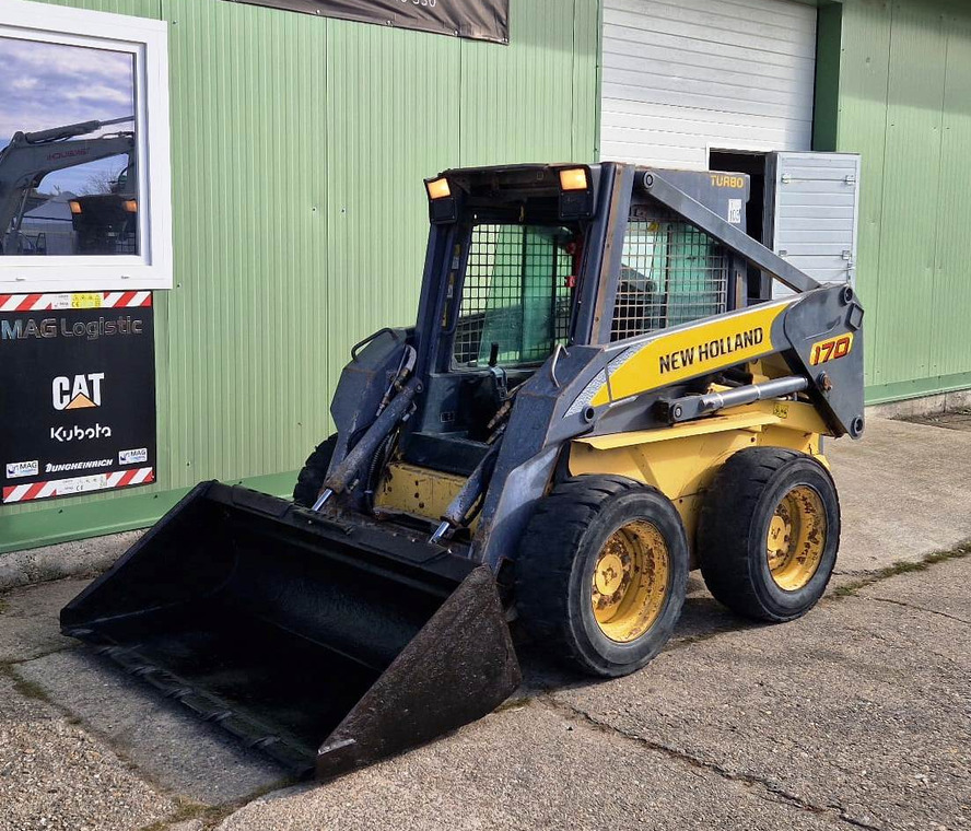NEW HOLLAND S170 - Skid steer loader: picture 4 NEW HOLLAND S170 - Skid steer loader: picture 4