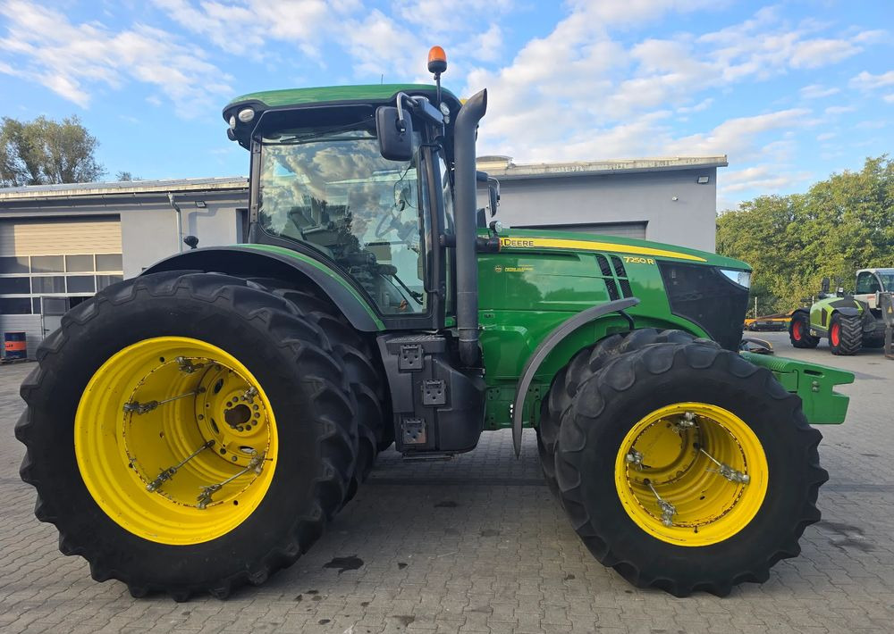 John Deere 7250R - Farm tractor: picture 4 John Deere 7250R - Farm tractor: picture 4