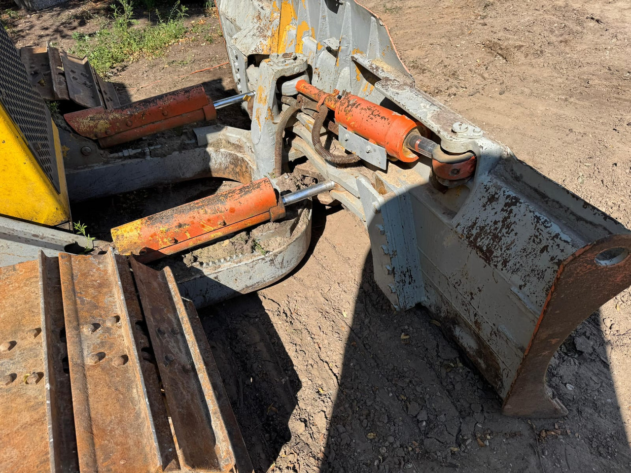 Bulldozer CATERPILLAR D4H LGP: picture 11