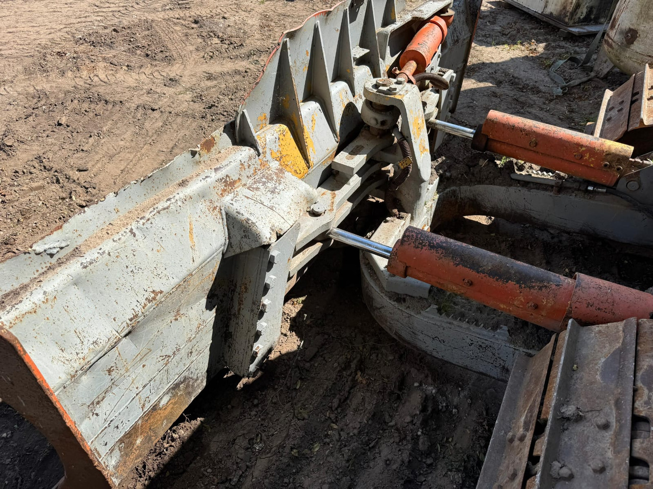 Bulldozer CATERPILLAR D4H LGP: picture 12