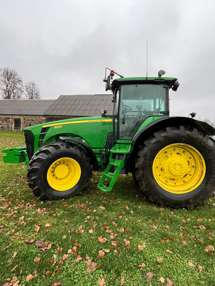 John Deere 8530 - Farm tractor: picture 1 John Deere 8530 - Farm tractor: picture 1