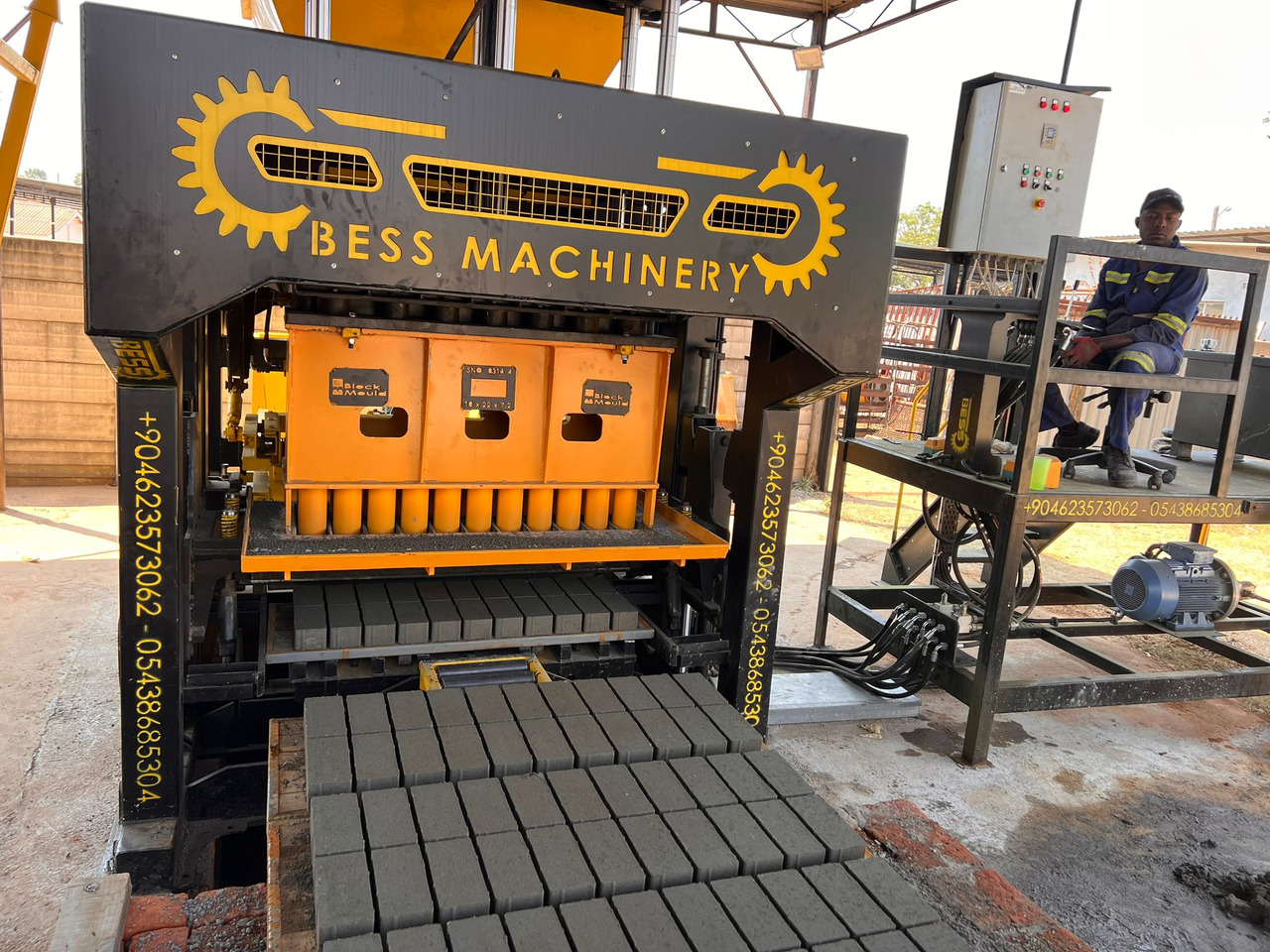PRS-600 Semi-Automatic Concrete Block Machine - Block making machine: picture 5 PRS-600 Semi-Automatic Concrete Block Machine - Block making machine: picture 5