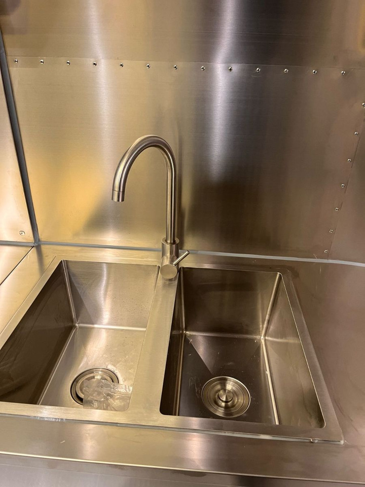 Esselmann Delistar Foodtruck 6000 ähn. Airstream - Vending trailer: picture 3 Esselmann Delistar Foodtruck 6000 ähn. Airstream - Vending trailer: picture 3