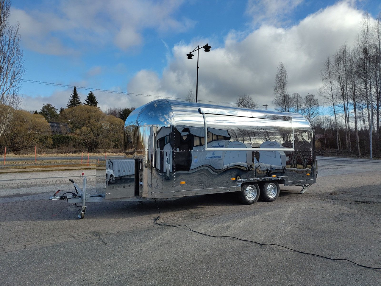 Esselmann Delistar Foodtruck 6000 ähn. Airstream - Vending trailer: picture 1 Esselmann Delistar Foodtruck 6000 ähn. Airstream - Vending trailer: picture 1