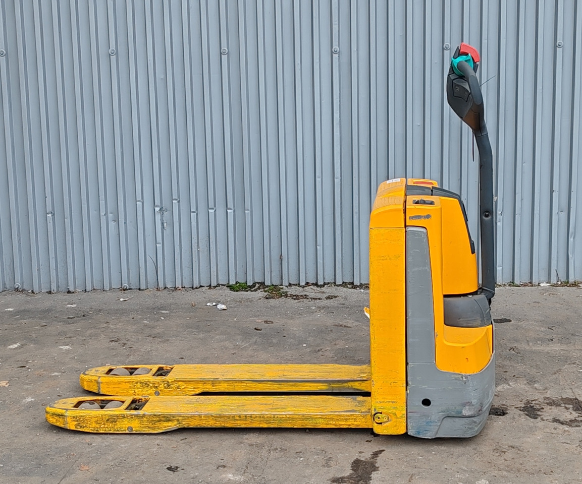 Jungheinrich EJE 114i Li-ion 1.4t/ 2019y/ 1773h - Pallet truck: picture 1 Jungheinrich EJE 114i Li-ion 1.4t/ 2019y/ 1773h - Pallet truck: picture 1