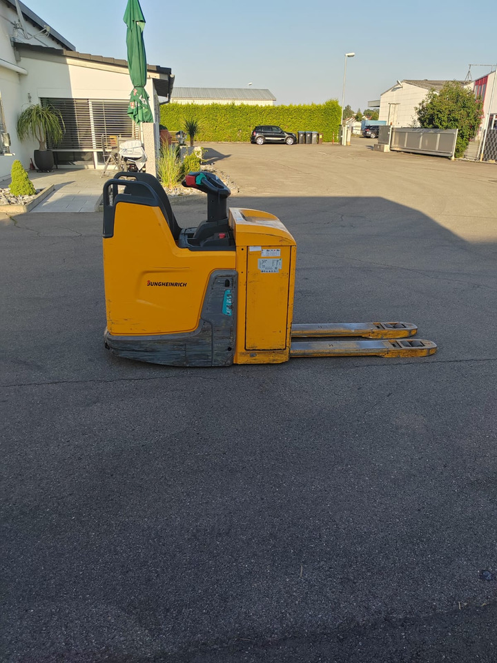 Jungheinrich ERE 225 2.5t/ 2018y/ 2469mh/ - Pallet truck: picture 5 Jungheinrich ERE 225 2.5t/ 2018y/ 2469mh/ - Pallet truck: picture 5