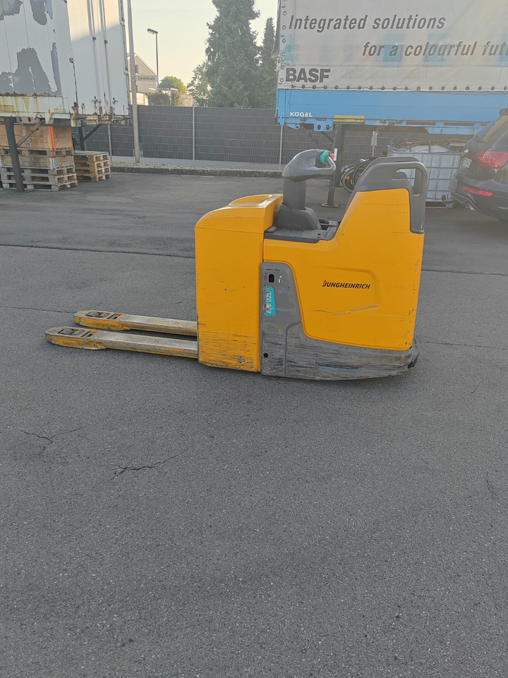 Jungheinrich ERE 225 2.5t/ 2018y/ 2469mh/ - Pallet truck: picture 1 Jungheinrich ERE 225 2.5t/ 2018y/ 2469mh/ - Pallet truck: picture 1