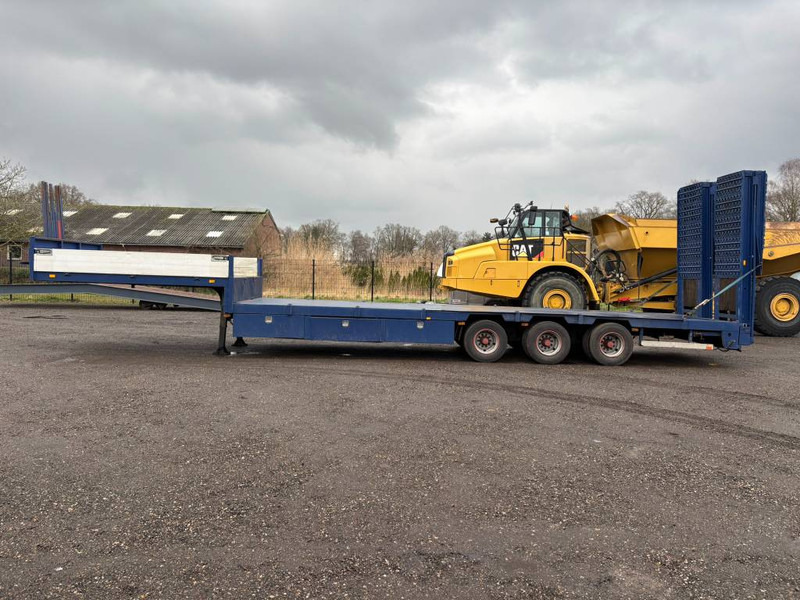 Nooteboom Lowloader tieflader 3 assen leaf spring, laadklep - Low loader semi-trailer: picture 1 Nooteboom Lowloader tieflader 3 assen leaf spring, laadklep - Low loader semi-trailer: picture 1