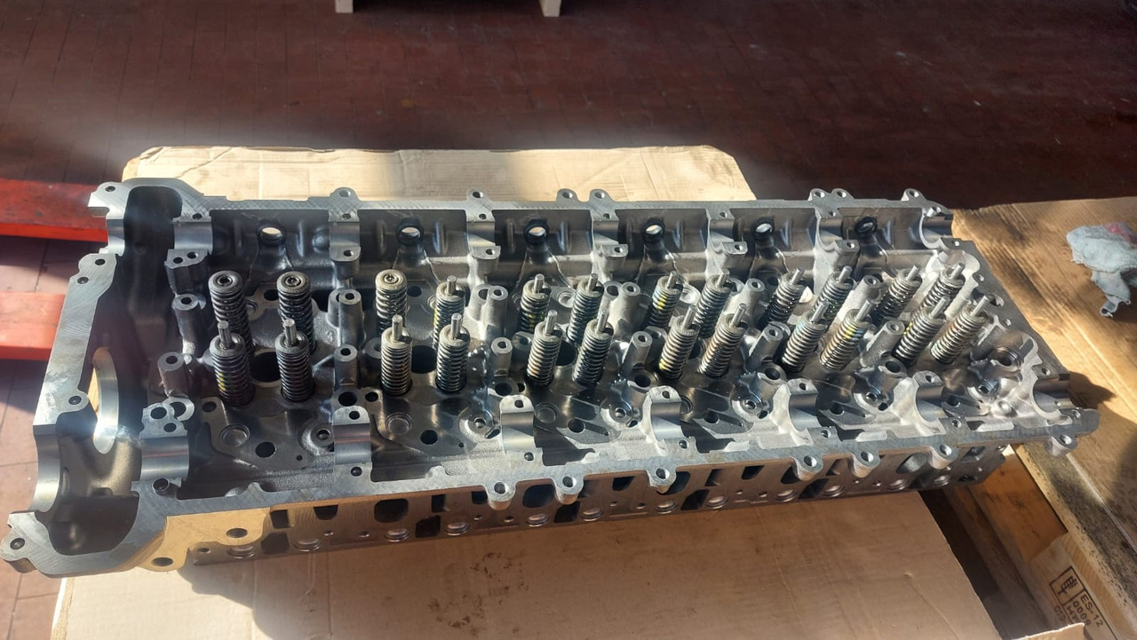 MERCEDES-BENZ om936 mp4 euro6 Claas Setra Liebherr - Cylinder head for Truck: picture 1 MERCEDES-BENZ om936 mp4 euro6 Claas Setra Liebherr - Cylinder head for Truck: picture 1