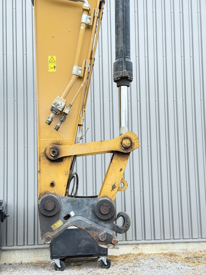 Crawler excavator CAT 326 FL: picture 11