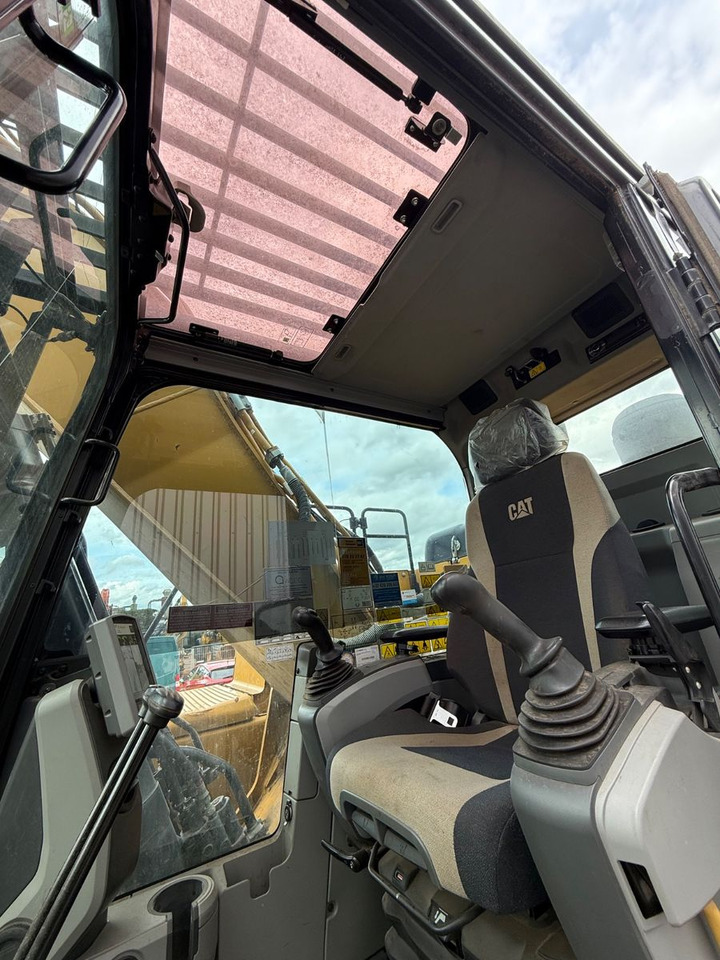 Crawler excavator CAT 326 FL: picture 10