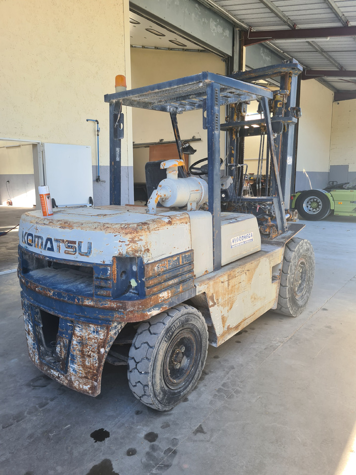 KOMATSU FD40-4 - Material handling equipment: picture 2 KOMATSU FD40-4 - Material handling equipment: picture 2