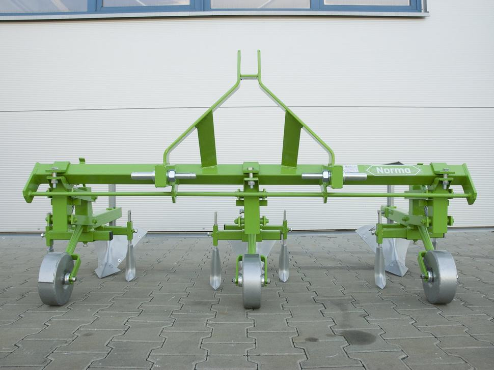 Bomet Jäthacke-Häufler / Hoe ridger / Butteuse / Rincalzatore assolcatore / Полольник-окучник / Obsypnik - Soil tillage equipment: picture 2 Bomet Jäthacke-Häufler / Hoe ridger / Butteuse / Rincalzatore assolcatore / Полольник-окучник / Obsypnik - Soil tillage equipment: picture 2