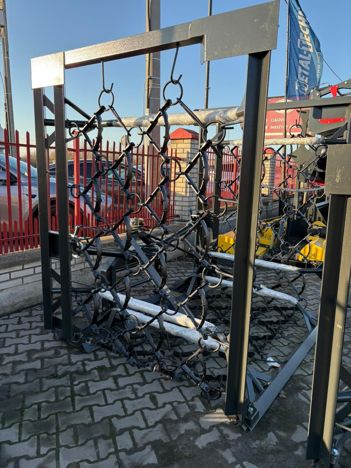 Metal-Technik Wiesenegge / Meadow harrow / Herse de prairie / Strigliatrice / Lanza de prado / Полевая волокуша / Włóka łąkowa 6 m - Chain harrow: picture 1 Metal-Technik Wiesenegge / Meadow harrow / Herse de prairie / Strigliatrice / Lanza de prado / Полевая волокуша / Włóka łąkowa 6 m - Chain harrow: picture 1