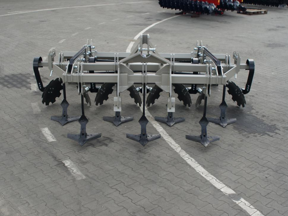 ROLEX Flügelschargrubber / Stubble cultivator / Dechaumeur à dents / Aratri stoppiatori / Стерневой культиватор / Agregat podorywkowy 3 m - Cultivator: picture 4 ROLEX Flügelschargrubber / Stubble cultivator / Dechaumeur à dents / Aratri stoppiatori / Стерневой культиватор / Agregat podorywkowy 3 m - Cultivator: picture 4