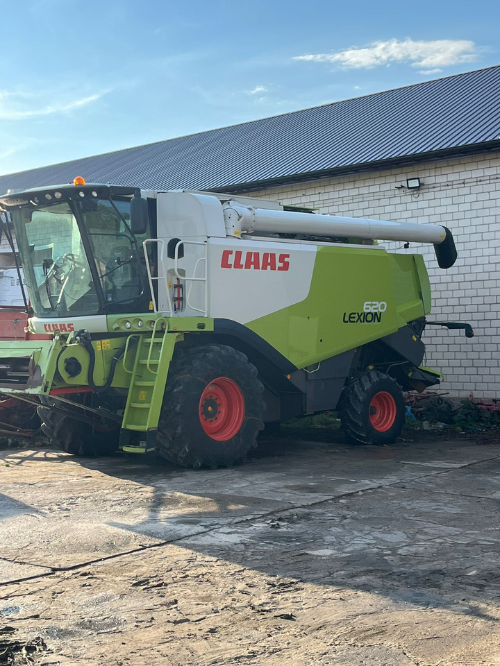 CLAAS Lexion 620 - Combine harvester: picture 1 CLAAS Lexion 620 - Combine harvester: picture 1