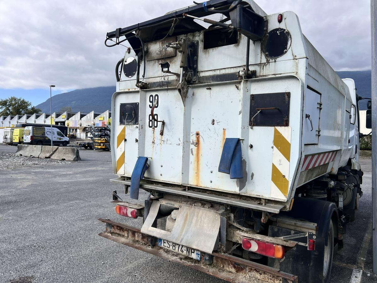 RENAULT Camion balayeur SCARAB MAJOR - Road sweeper: picture 3 RENAULT Camion balayeur SCARAB MAJOR - Road sweeper: picture 3