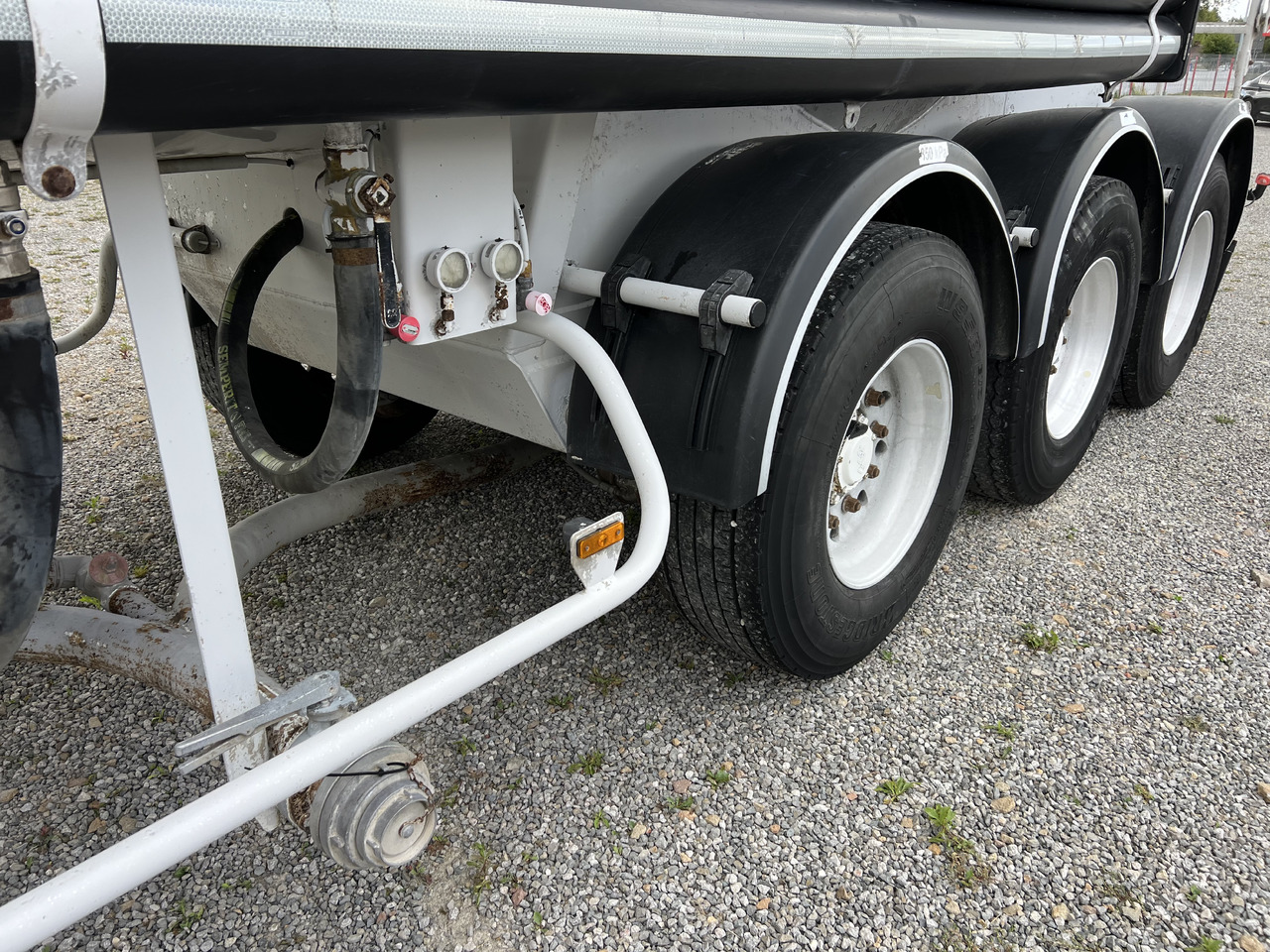 SPITZER S27DR-F010 - Silo semi-trailer: picture 5 SPITZER S27DR-F010 - Silo semi-trailer: picture 5