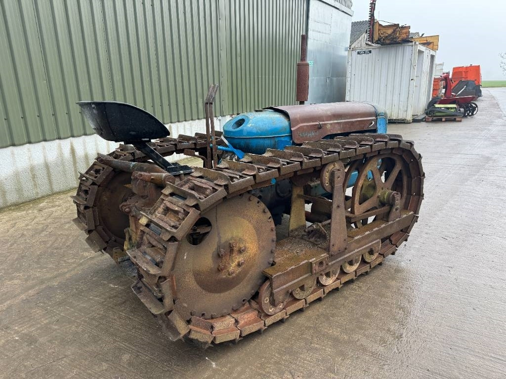 Farm tractor Fordson Major Crawler: picture 11